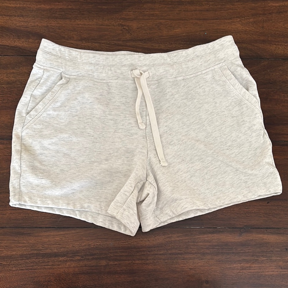 32 Cool Light Gray Drawstring Lounge Shorts Size Medium